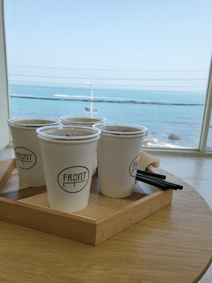  바다가 보이는 카페 뷰 맛집 해운대 송정해수욕장 구덕포항 해안로 [프론트오브] 디저트카페