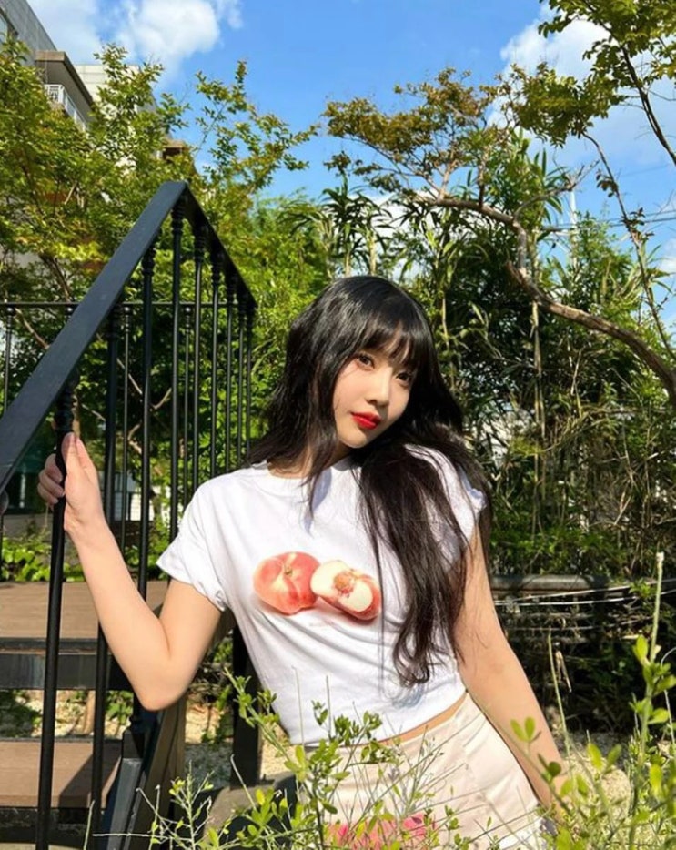 레드벨베 조이, 침대 위에 앉아 셀카 촬영했는데 과감한 로우라이즈 패션 선보여 레드벨베 조이, 침대 위에 앉아 셀카 촬영했는데 과감한 로우라이즈 패션 선보여