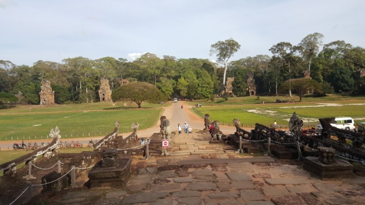  [캄보디아/시(씨)엠립(3-5)] 하나투어 패키지여행ㆍ앙코르 유적지(앙코르 톰 : 코끼리 테라스)ㆍ툭툭이
