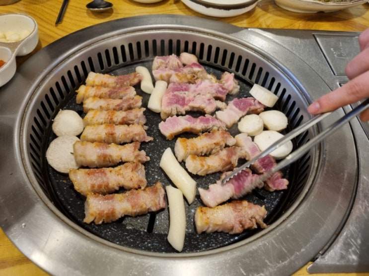  광주 상무지구 삼겹살 맛집 이미 소문난 '맛찬들 왕소금구이 '
