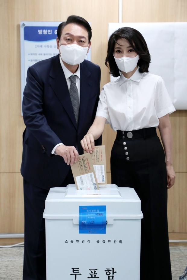 5월 28일 조간-지방선거 <b>첫날</b> 사전<b>투표율</b> 10.18%