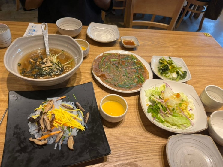  일산맛집 애니골 다람쥐마을 누룽지백숙에서 건강하고 맛있는 도토리 요리 잔치
