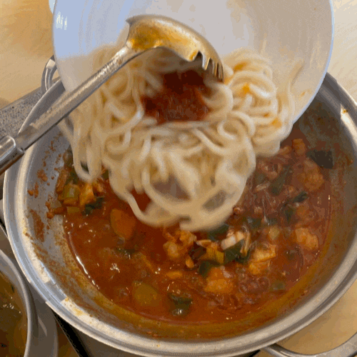  압구정역: 깔끔한 낙곱새 맛집 - 지강낙곱새