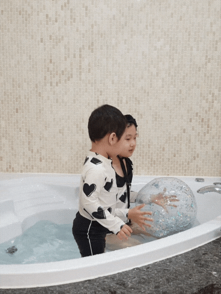  아기 유아수영복 리미떼두두 사이즈, 물놀이장난감 비치볼