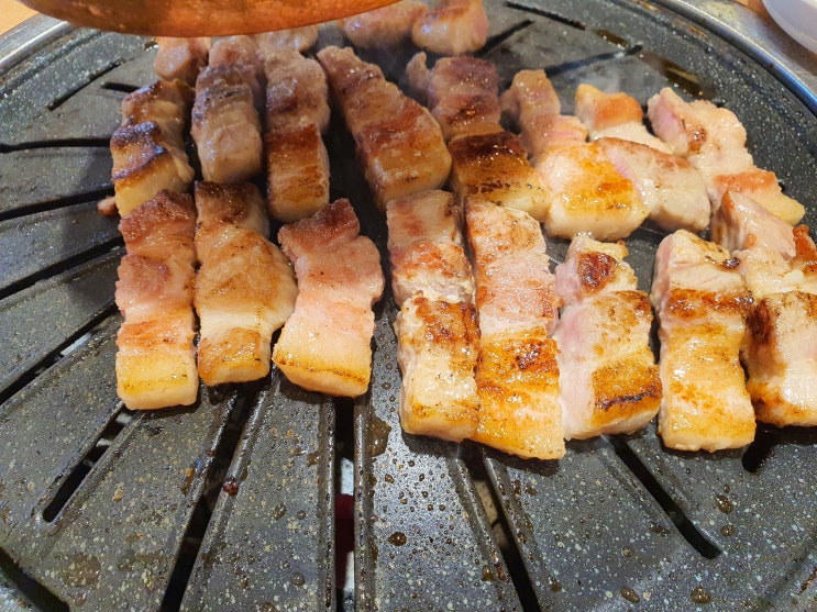 신림역 고기집 - 고기가 맛있는 무한리필 고기싸롱