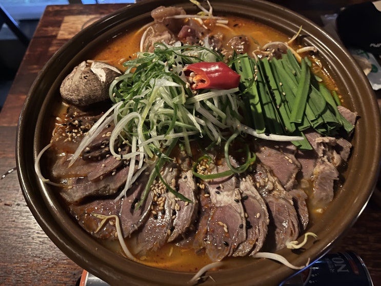  압구정로데오 안주 맛집 예술가 술집에서 아롱사태찜 먹고 헤어나올 수 없네