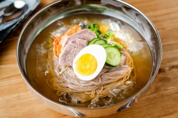 "가족 4명이 불고기·냉면 먹었더니 영수증엔 44만원 나왔어요" "가족 4명이 불고기·냉면 먹었더니 영수증엔 44만원 나왔어요"