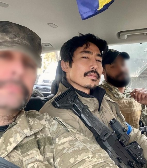 "이근, 탱크 10대 이상 격파...가는 곳마다 영웅 대접" 우크라 활동가의 주장 "이근, 탱크 10대 이상 격파...가는 곳마다 영웅 대접" 우크라 활동가의 주장