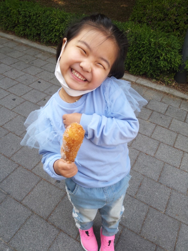  아이가좋아하는 인천꽈배기맛집 흑임자꽈배기 새우핫도그 먹었어요