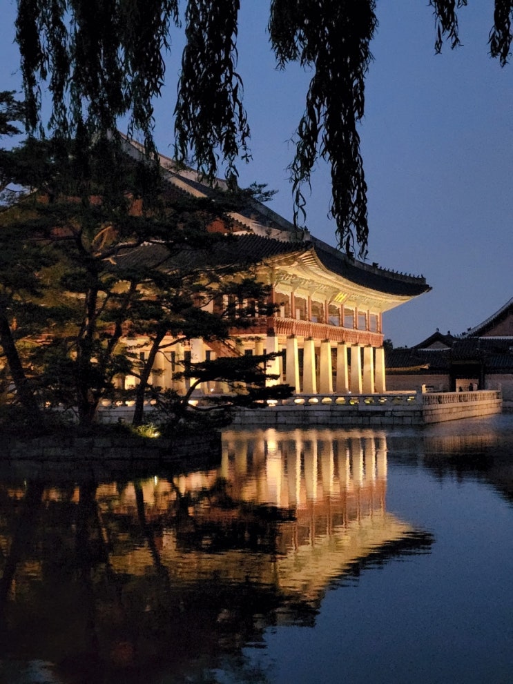  "Gyeongbokgung Palace - Night View" - Two Completely Contrasting Faces of Day and Night! (경복궁 야간개장)