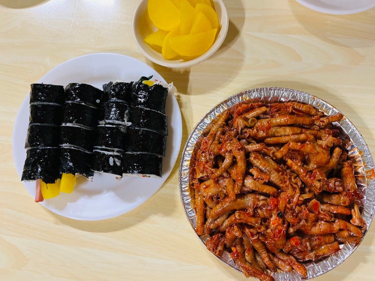  원주 남부시장 "노다지집"에서 닭발, 닭사리와 색다른게 없는데도 계속 먹고싶은 김밥!