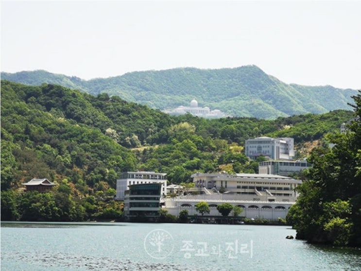 ‘사이비종교’ 관련 돌발질문에 지선 후보들은, 이렇게 답했다 통일교의 북한강 뱃길사업, 신천지 청평박물관 건립관련 입장을 들어보았다.