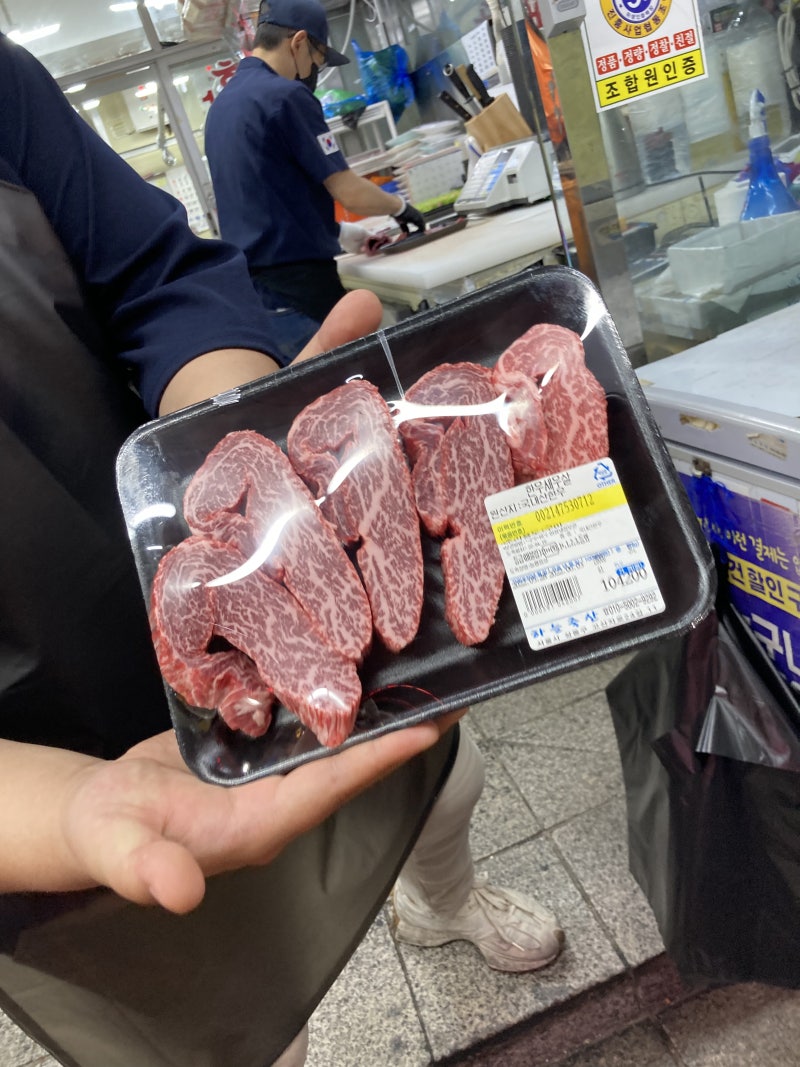 마장동 투플한우맛집 새우 설원등심 뿌식이! 4