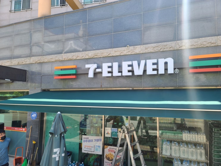  파주 편의점 접이식어닝 가로 7미터 돌출 2미터로 설치 완료