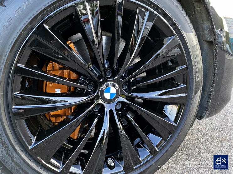 BMW 5GT 휠수리 후 블랙유광 휠도색 + 카본 세라믹 골드 캘리퍼 도색