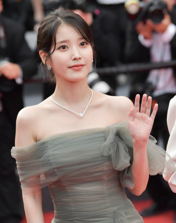  칸 영화제 박찬욱, 송강호 수상. 아이유 어깨빵을 당하다.. 영화 브로커, 헤어질 결심