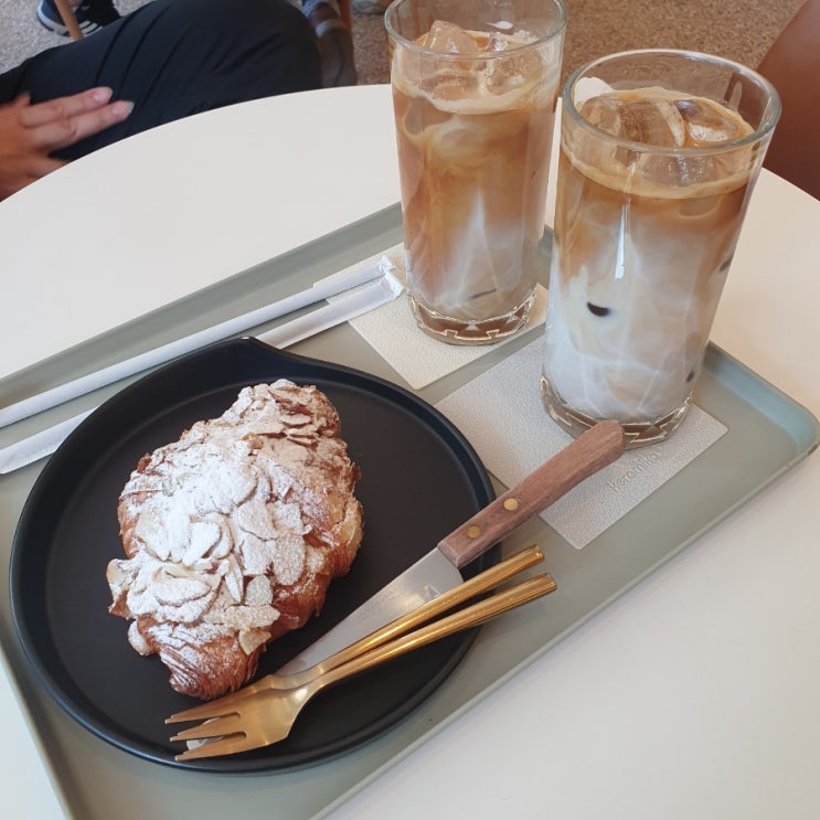  홍대카페 _예쁜 커피맛집 리플로우(REFLOW) 방문기!