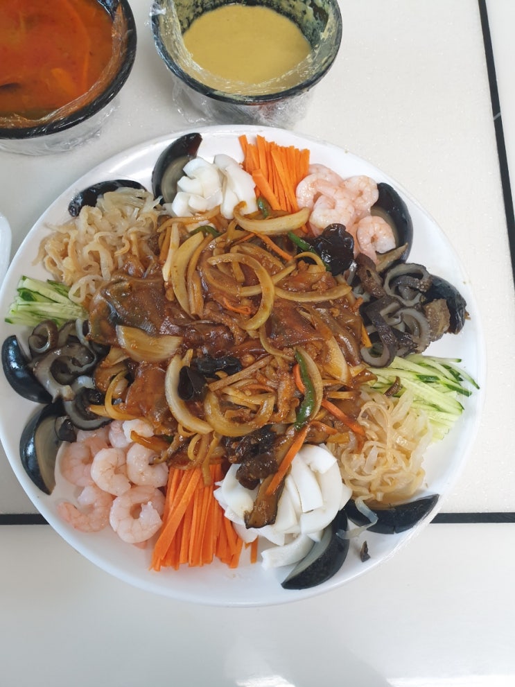  저녁은 양장피와 비비큐 양념치킨