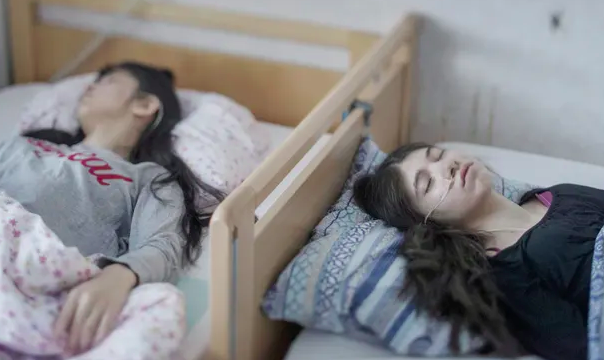  넷플릭스 다큐멘터리 오리지널 스웨덴 망명 난민 아이들 코마 극심한 스트레스 체념증후군 life overtakes me  라이프 오버테이크 미