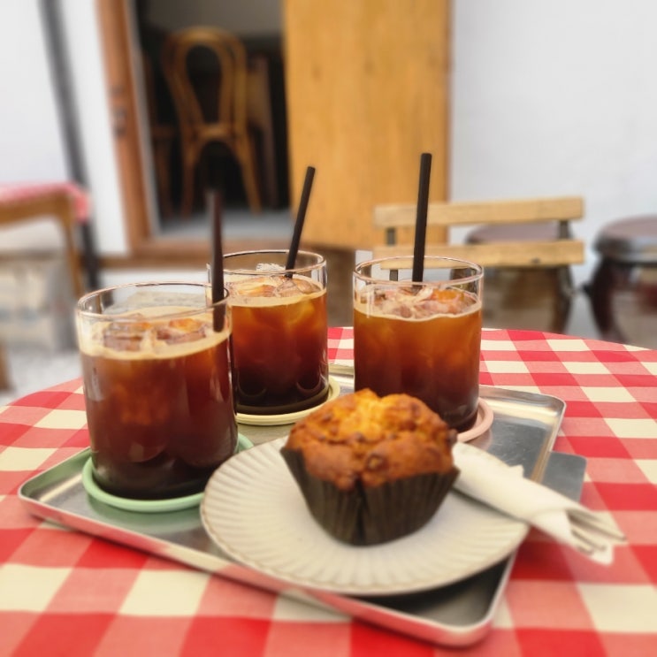 [충정로 맛집] 서울 시내 한복판 예스러운 골목 한옥카페 《cafe 충정》