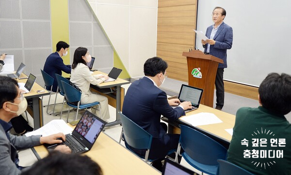 김영환 후보측 "윤석열, 충북SOC 예산 대폭 삭감 허위"