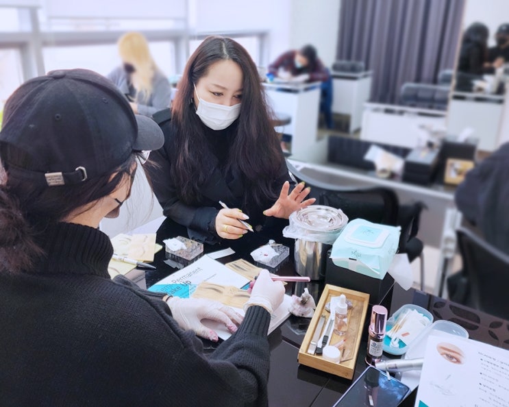  강남 반영구교육 고객과의 소통을 먼저 배워야 해요