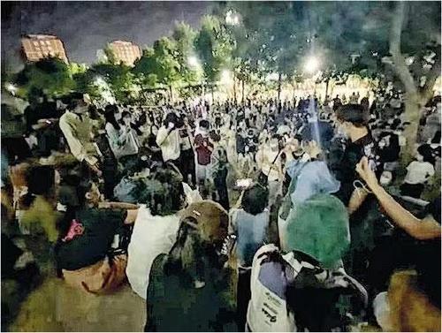 중국 대학생들 봉쇄 반발 확산…톈진서도 시위 중국 대학생들 봉쇄 반발 확산…톈진서도 시위
