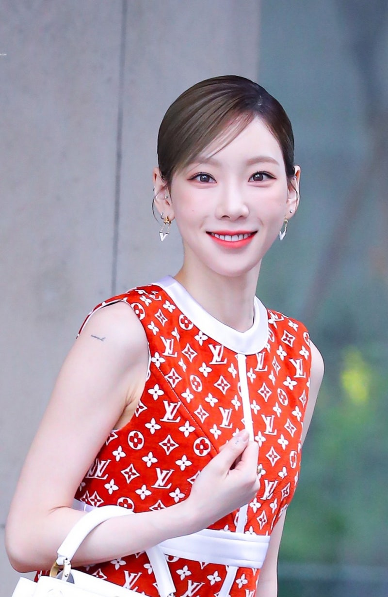 태연 초고화질 220530 태연 루이비통 오브제 전시 프리뷰, 사진🍒 & 소시 공트 천재작명소 셀카 : 네이버 블로그
