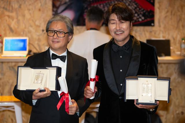 '감독상'에 '남자배우상'까지... 칸에 펼쳐진 '한국 영화의 밤' '감독상'에 '남자배우상'까지... 칸에 펼쳐진 '한국 영화의 밤'