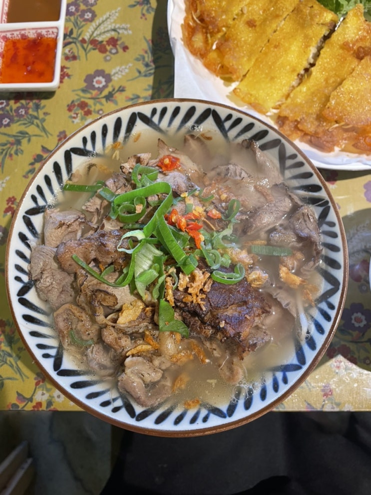  서울 연남동 :: 쌀국수 주문하면 반세오 주는 맛집! "포가레"