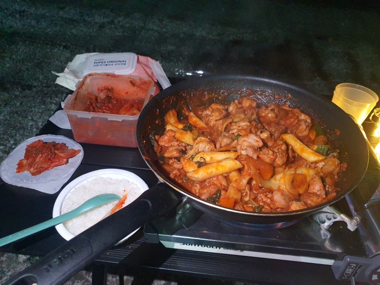  초간편 캠핑음식 /인생맛집 통나무집 닭갈비 이마트밀키트 후기 (feat. PEACOCK*NAVER)