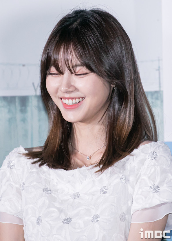 영화 이공삼칠 리뷰 후기 대놓고 관객에게 위로를 건네는 영화 영화 이공삼칠 리뷰 후기 대놓고 관객에게 위로를 건네는 영화