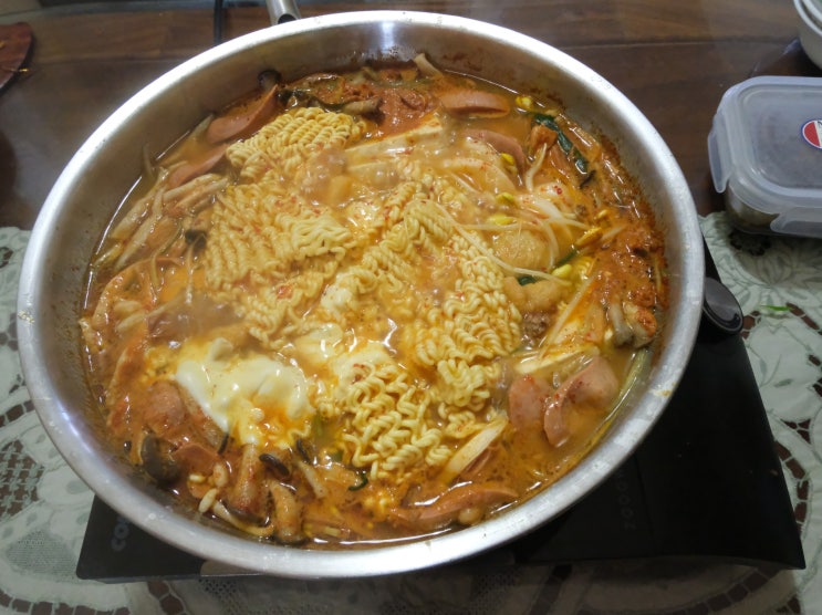 9900원에 3인분이 나오는 가성비 최강 부대찌개 화곡동 밀키트 '올바른 부대찌개'