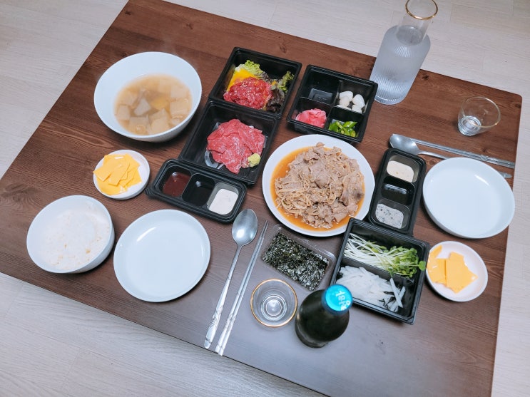  예쁜교자상 예다움 접이식밥상 고급스럽고 튼튼하네요