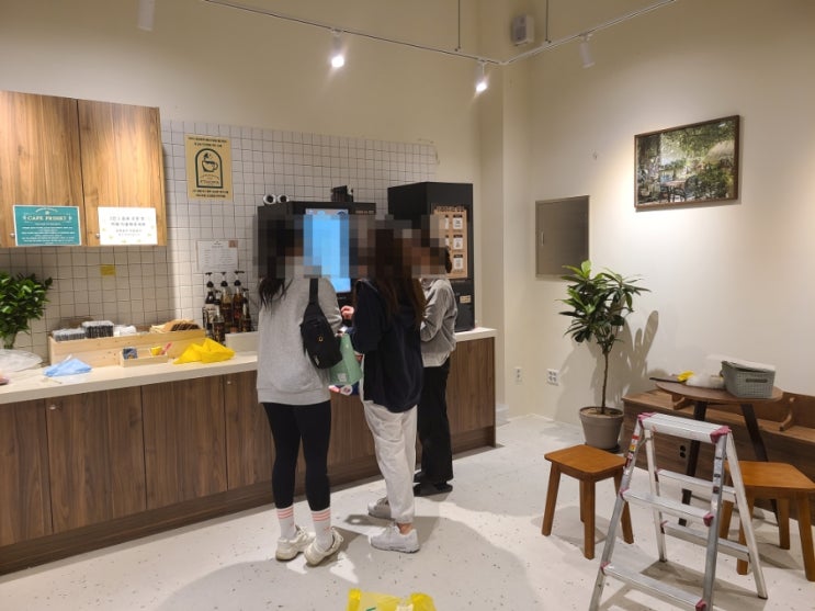  24시 무인카페 카페프리헷 사업 과정 Part. 5 - 조명, 가구, 청소, 커피 자판기 설치, 스타일링, 가오픈