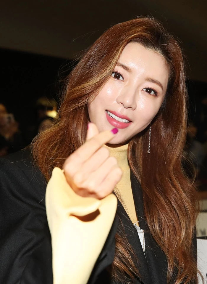 논란 3년 만에 '둘째 임신' 소식 전한 박한별, 2년 전부터 제주도에 내려가 살아...올가을 출산 예정 논란 3년 만에 '둘째 임신' 소식 전한 박한별, 2년 전부터 제주도에 내려가 살아...올가을 출산 예정