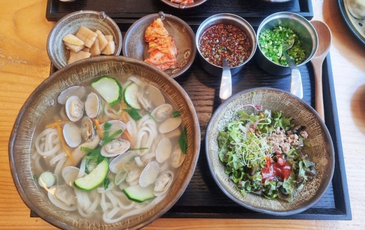  신가네칼국수 - 울산 남구 무거동 칼국수 콩국수 맛집 (칼국수도 땡기는데 여름이라 시원한 콩국수도 포기할 수 없을 때)