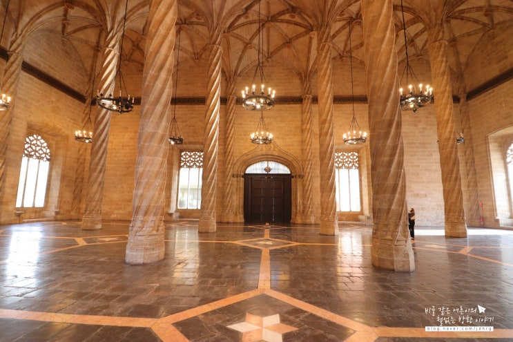  발렌시아 여행지 로탸 데 라 세다 (Llotja de la Seda) 교역소