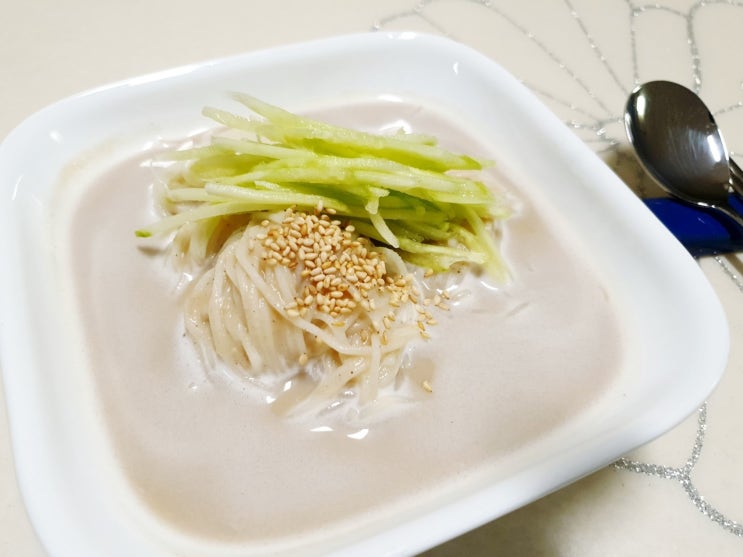  콩국수용 콩국물 냉동보관 가능할까? 얼린 콩국물 해동 후 콩국수 만들기(풀무원 콩국물)