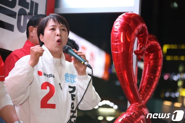대선주자 연거푸 꺾고…'71년생 김은혜' 첫 여성 광역단체장 '새역사'