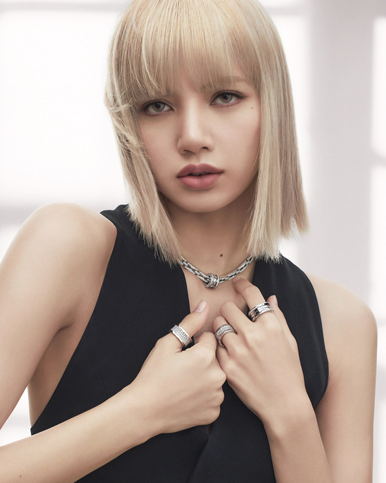 블랙핑크 리사, 반짝이는 보석에 뒤지지 않는 미모로 레전드급 화보 탄생 블랙핑크 리사, 반짝이는 보석에 뒤지지 않는 미모로 레전드급 화보 탄생