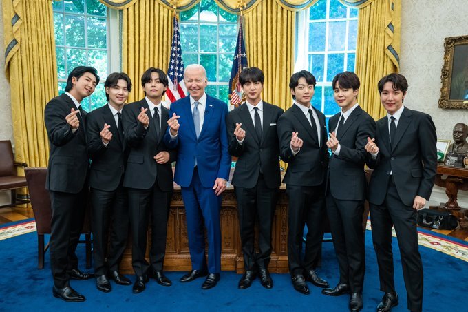 '검은정장 맞춰입고 백악관 들어간 BTS…'선한 영향력' 세계 과시' '검은정장 맞춰입고 백악관 들어간 BTS…'선한 영향력' 세계 과시'