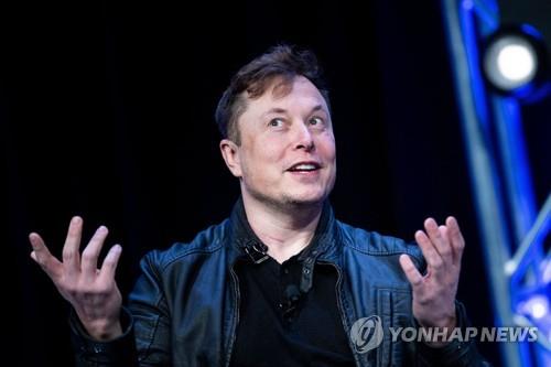 머스크 "中 전기차는 세계 선두"…샤오펑 회장 "10년 더 필요" 머스크 "中 전기차는 세계 선두"…샤오펑 회장 "10년 더 필요"