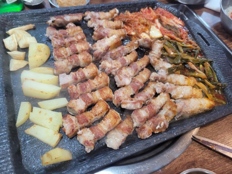  [증산역맛집] 구이마당 :: 삼겹살에 싸 먹는 전라도식 파김치, 같은 동네에 체인점 두 개인 이유가 있지