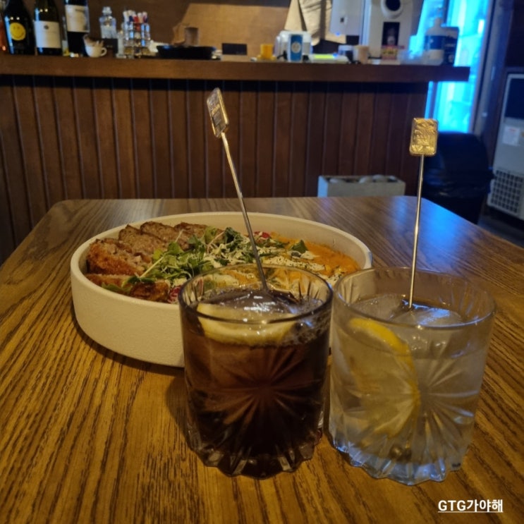  안주가 맛있는 상무지구" 하이드 아웃 다이닝"