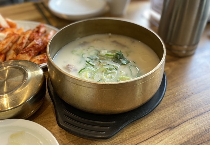  국물이 진한 강남설렁탕 맛집 본가설렁탕 도산대로점