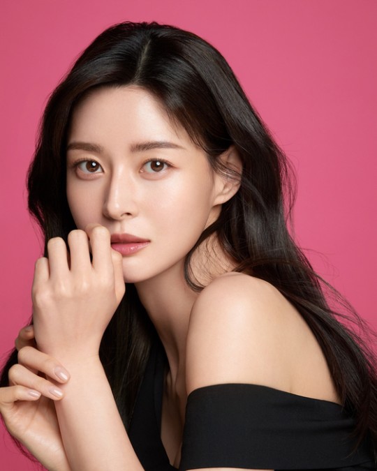 권나라, 씨제스<b>엔터</b>와 <b>전속계약</b> 체결