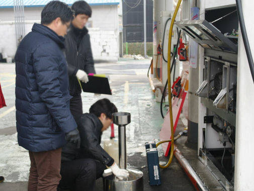 주유소 정량검사 ‘온도보정과 기준기 오차 반영돼야’ 주유소 정량검사 ‘온도보정과 기준기 오차 반영돼야’