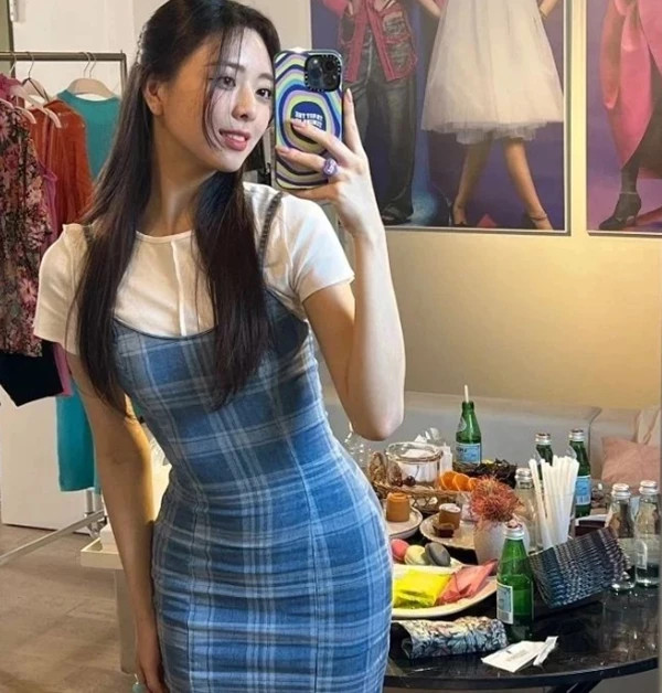 그룹 있지 유나, 우월한 몸매 화제...누리꾼들 "앞태 뒤태 모두 사기캐" 미쳤다는 말까지 나온다 그룹 있지 유나, 우월한 몸매 화제...누리꾼들 "앞태 뒤태 모두 사기캐" 미쳤다는 말까지 나온다