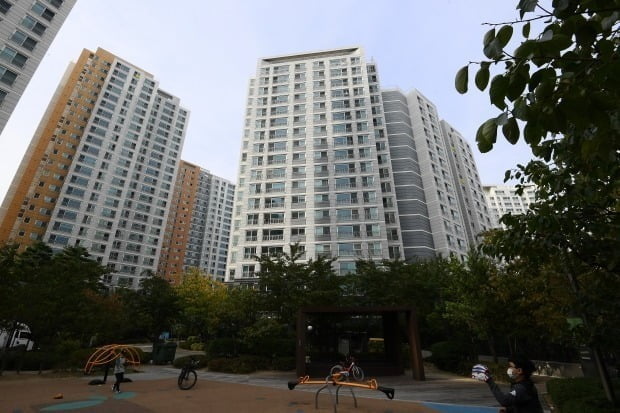 "영끌해서 아파트 샀는데 2억 떨어졌어요"…집주인 '눈물' "영끌해서 아파트 샀는데 2억 떨어졌어요"…집주인 '눈물'